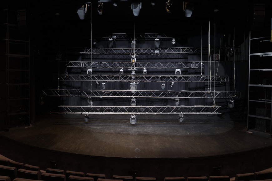 27 STAGEMAKER electric chain hoists from Verlinde now equip the new lighting system of the famous Keistuoliai Theatre in Lithuania 